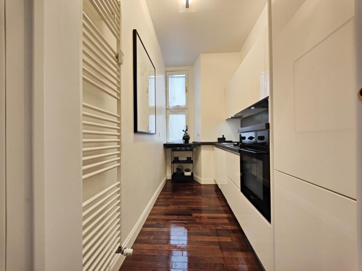 Designed Pop Apartment 2 Bedrooms, 2 Baths In Milan Center - Wifi, Ac, Steps From Subway M1 And M2, Central Station And Airport Connected מראה חיצוני תמונה